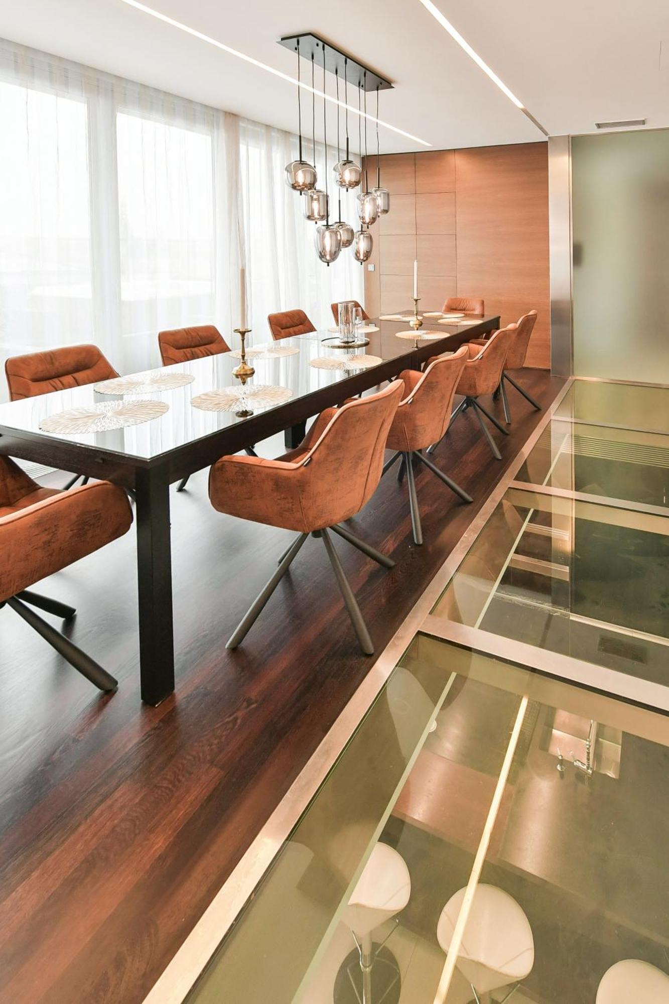 Presidential Penthouse, 303m2, Jacuzzi On Terrace, Sauna, 6bdrm, 4bthrm, Ac, Lift Apartment Prag
