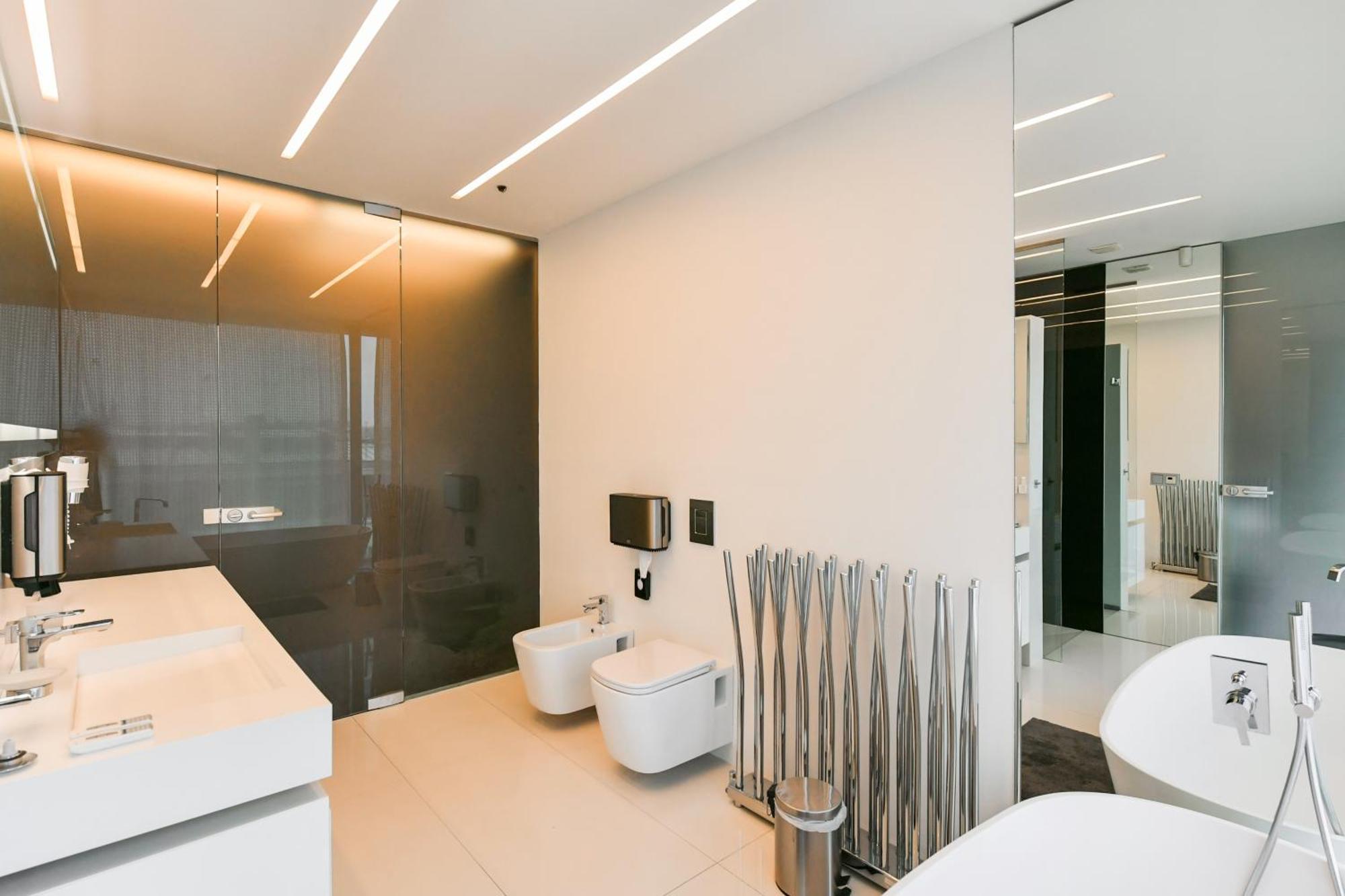 Apartment Presidential Penthouse, 303m2, Jacuzzi On Terrace, Sauna, 6bdrm, 4bthrm, Ac, Lift Prag