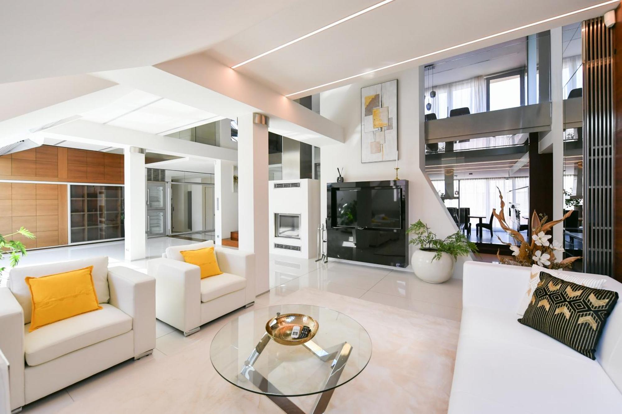 Presidential Penthouse, 303m2, Jacuzzi On Terrace, Sauna, 6bdrm, 4bthrm, Ac, Lift * Prag