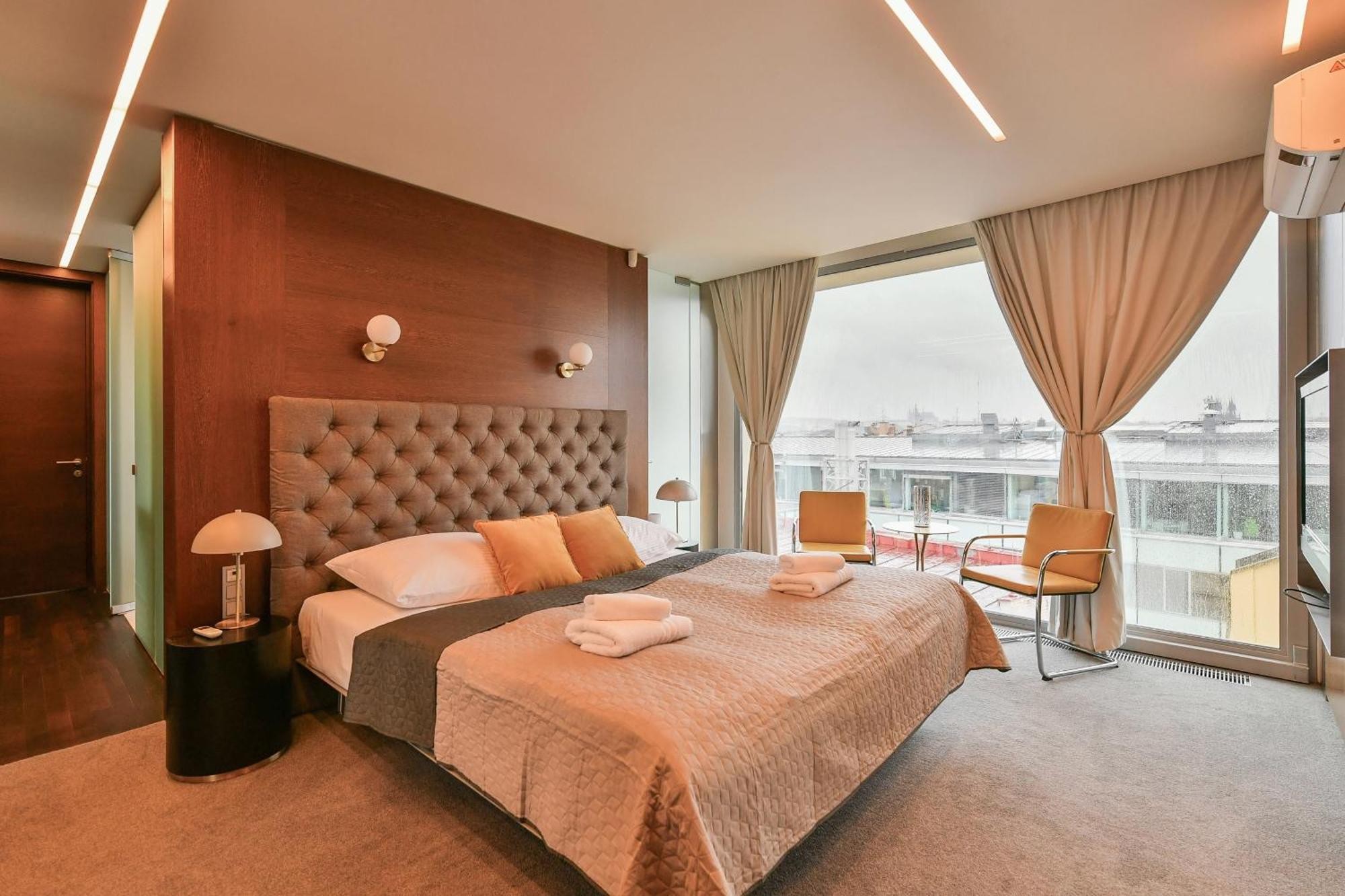 Lejlighed Presidential Penthouse, 303m2, Jacuzzi On Terrace, Sauna, 6bdrm, 4bthrm, Ac, Lift *