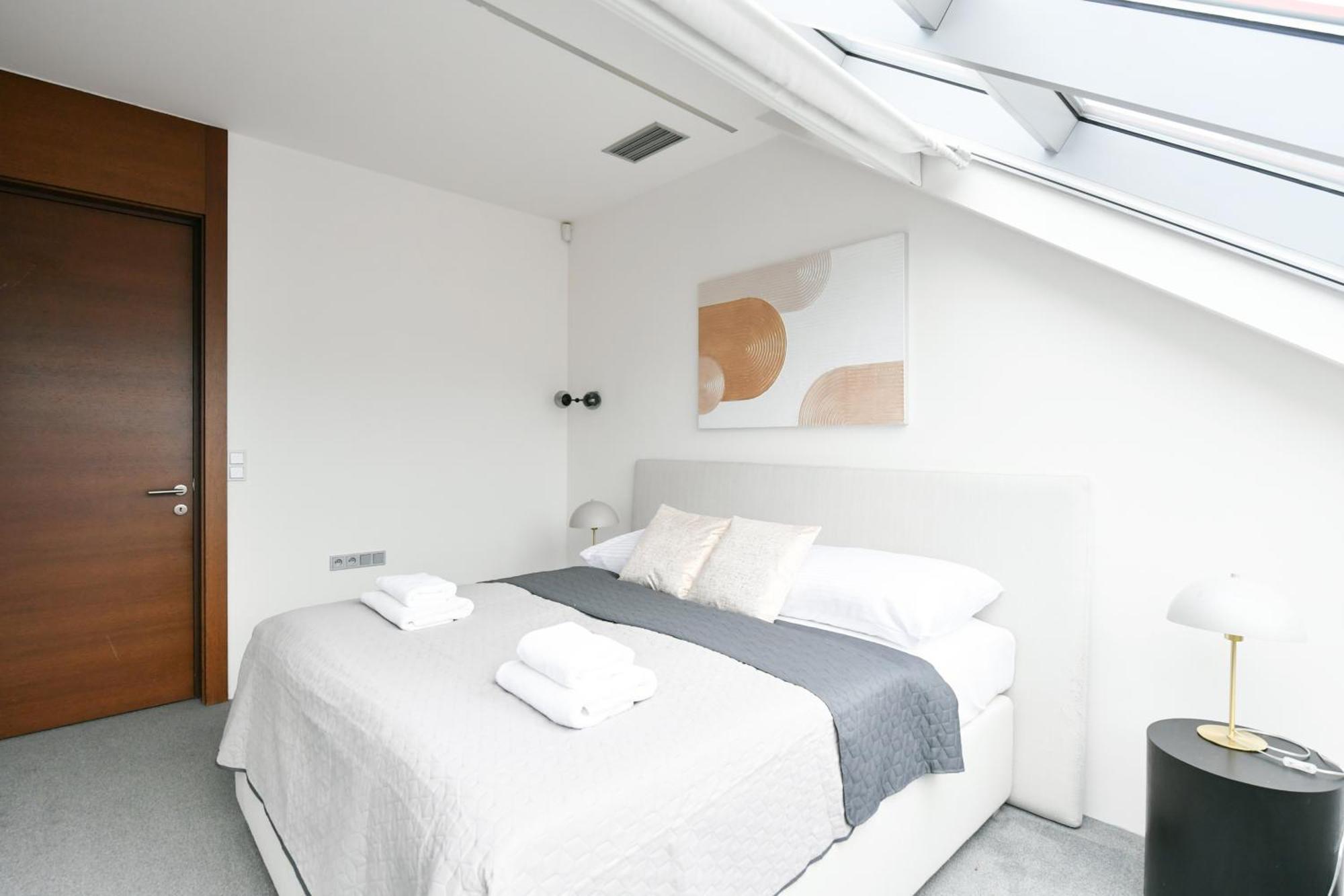 Lejlighed Presidential Penthouse, 303m2, Jacuzzi On Terrace, Sauna, 6bdrm, 4bthrm, Ac, Lift *