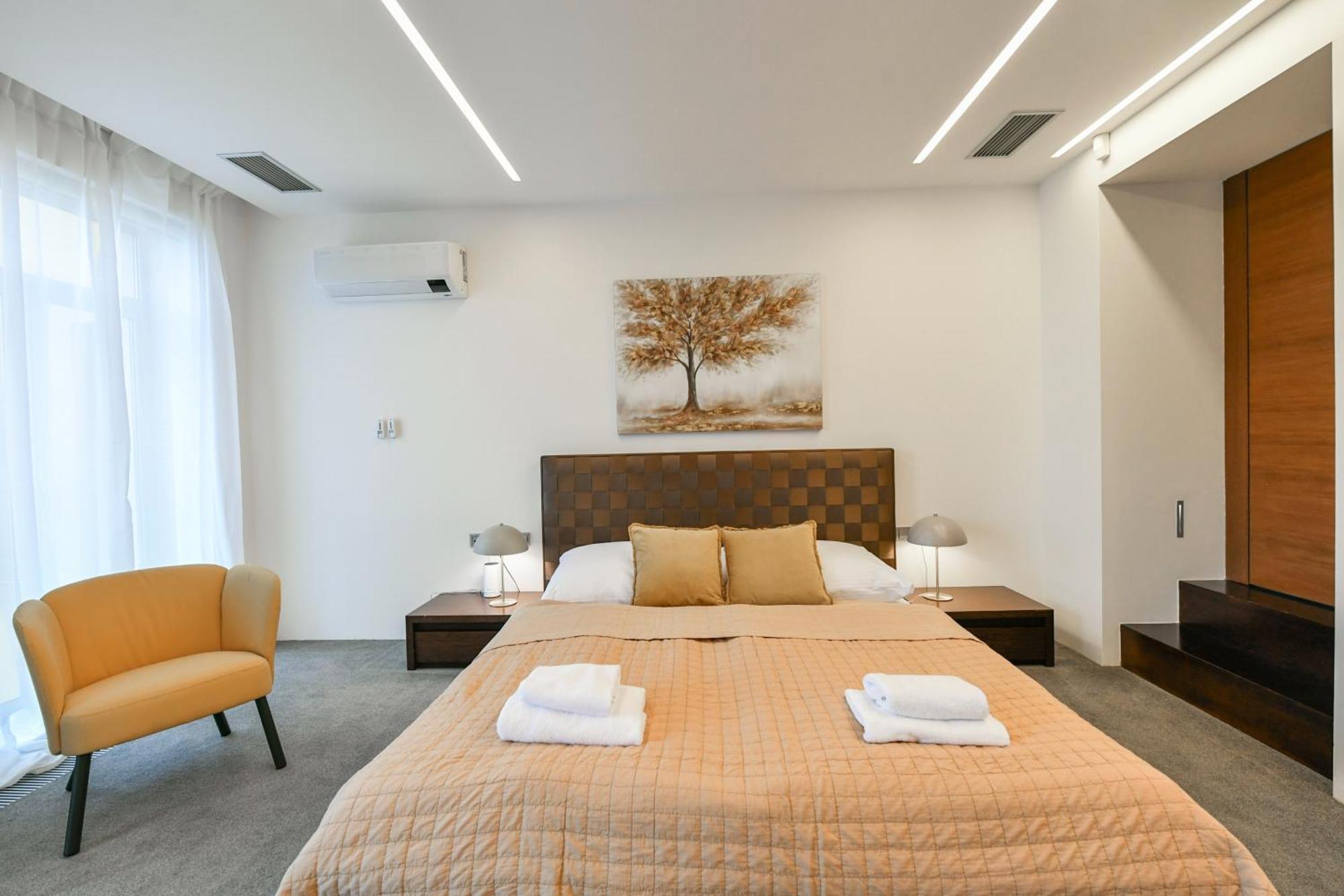 Presidential Penthouse, 303m2, Jacuzzi On Terrace, Sauna, 6bdrm, 4bthrm, Ac, Lift Lejlighed *