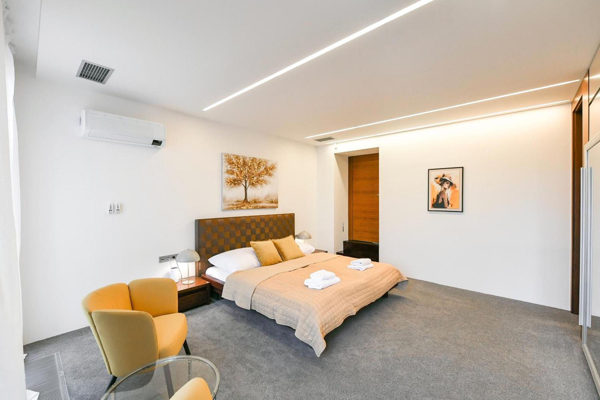 Lejlighed Presidential Penthouse, 303m2, Jacuzzi On Terrace, Sauna, 6bdrm, 4bthrm, Ac, Lift *