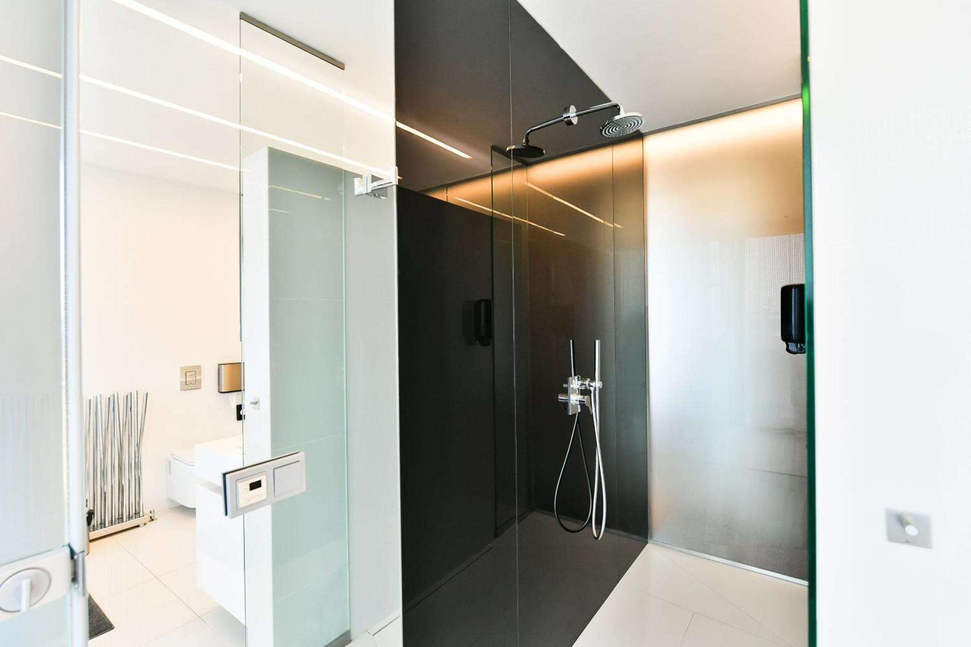 Presidential Penthouse, 303m2, Jacuzzi On Terrace, Sauna, 6bdrm, 4bthrm, Ac, Lift Lejlighed
