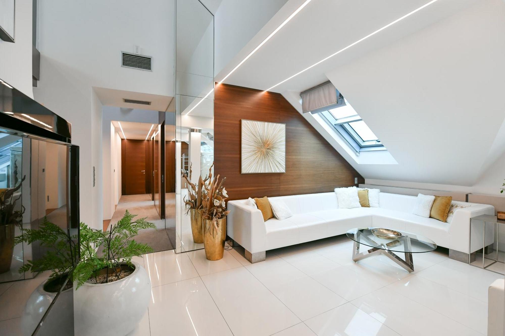 Presidential Penthouse, 303m2, Jacuzzi On Terrace, Sauna, 6bdrm, 4bthrm, Ac, Lift Lejlighed