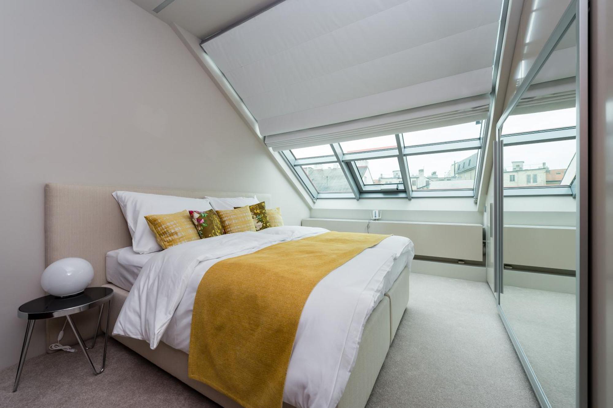 Presidential Penthouse, 303m2, Jacuzzi On Terrace, Sauna, 6bdrm, 4bthrm, Ac, Lift Lejlighed Prag