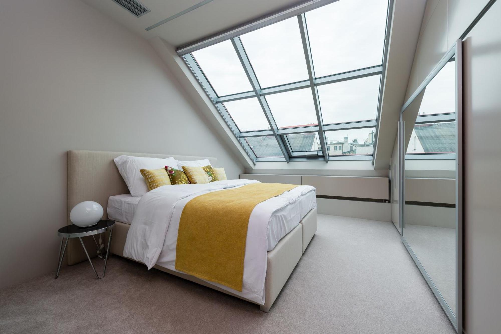 Lejlighed Presidential Penthouse, 303m2, Jacuzzi On Terrace, Sauna, 6bdrm, 4bthrm, Ac, Lift Prag