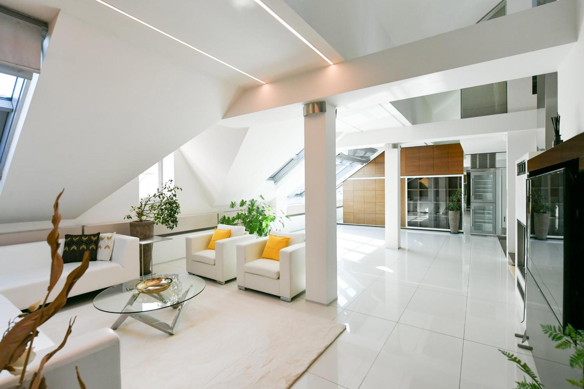Presidential Penthouse, 303m2, Jacuzzi On Terrace, Sauna, 6bdrm, 4bthrm, Ac, Lift Lejlighed Prag