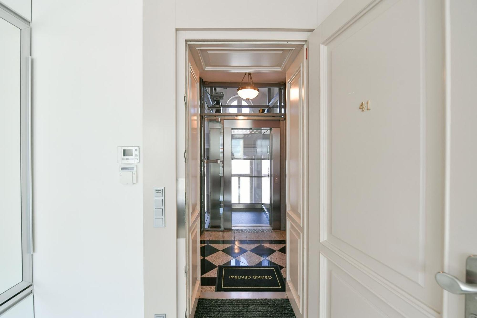 Lejlighed Presidential Penthouse, 303m2, Jacuzzi On Terrace, Sauna, 6bdrm, 4bthrm, Ac, Lift *