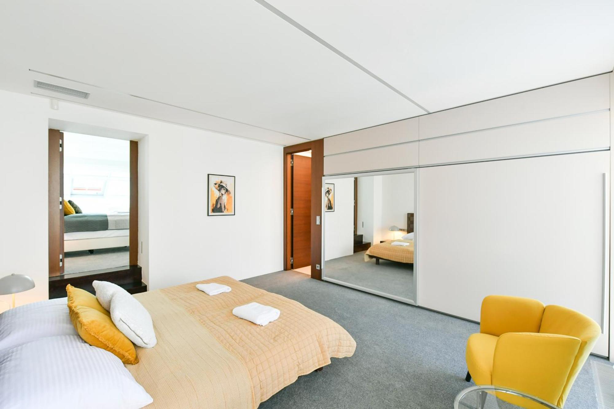 Presidential Penthouse, 303m2, Jacuzzi On Terrace, Sauna, 6bdrm, 4bthrm, Ac, Lift Lejlighed